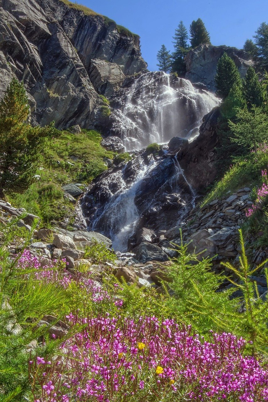 valle d'aosta, waterfall, mountain-8165146.jpg